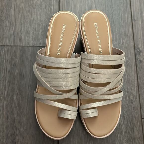 Donald Pliner $228 Ithaca Suede Platform Wedge Toe Ring Sandals Platino Size 10
